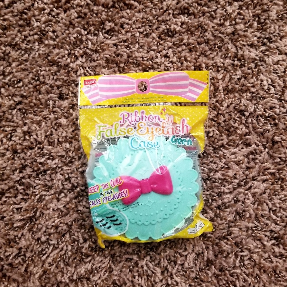 Green False Eyelash Kawaii Case